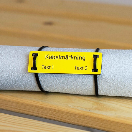 Märkskyltar, Rundade Hörn Gul Gravyrplast. Fästmetod: Kabelmärkning