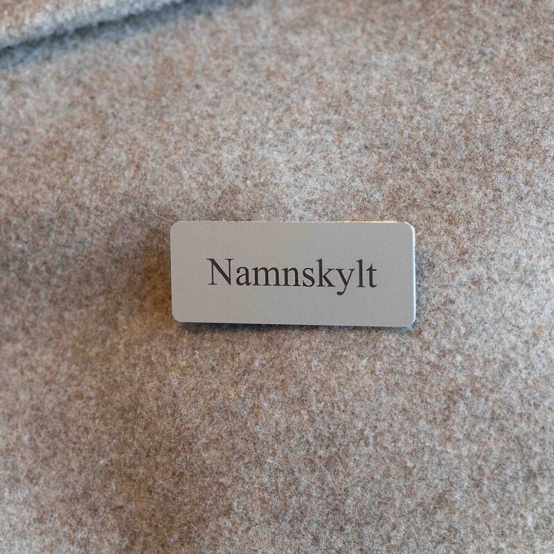 Namnskylt aluminium med lasergravering - Egen design - 50x20 mm -- skyltmax.se