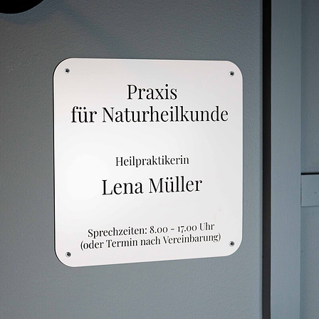 Kunststoffschilder Gravur, Runde Ecke Weiß Gravierter Kunststoff. Befestigung: Schraube