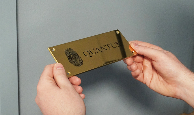 Plaque en laiton avec votre propre design